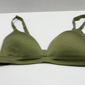 Auden Lightly Lined Wirefree Bra in Sage NWOT